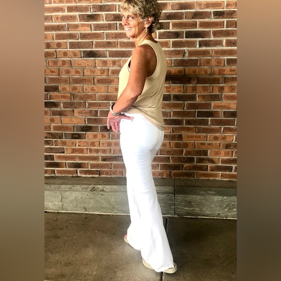 JUDY BLUE WHITE HIGH WAIST FRAY WAISTBAND FLARE RAW EDGE WOMENS PLUS VACATION - Picture 2 of 9